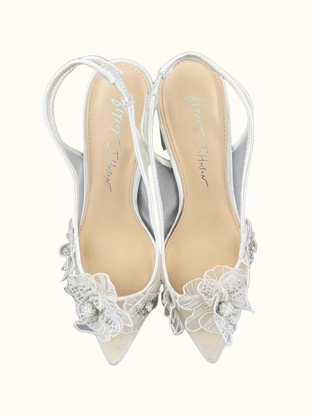Betsey Johnson White Floral Embellished Slingback Heels sz 6